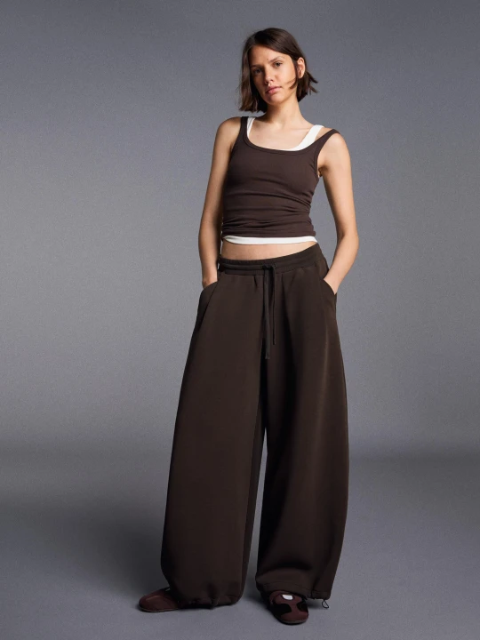 Zdjęcie produktu Bershka Spodnie Typu Barrel Z Modalu Kobieta Brązowy