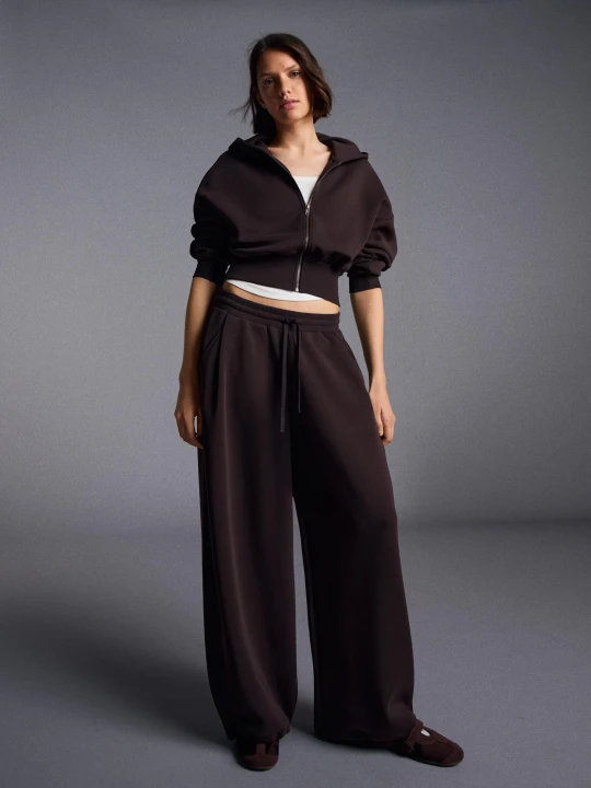 Zdjęcie produktu Bershka Spodnie Typu Barrel Z Modalu Kobieta Brązowy