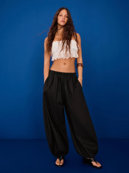 Zdjęcie produktu Bershka Spodnie Typu Bloomer Z Popeliny Kobieta Czarny