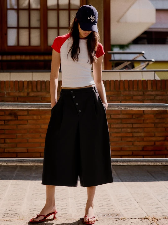 Zdjęcie produktu Bershka Spodnie Typu Culotte Z Dwurzędowym Zapięciem Kobieta Czarny