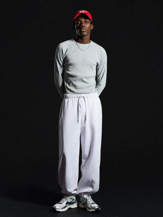 Zdjęcie produktu Bershka Spodnie Typu Jogger Mężczyzna Szary