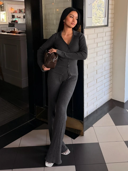Zdjęcie produktu Bershka Spodnie Wide Leg Rib Kobieta Ciemnoszary