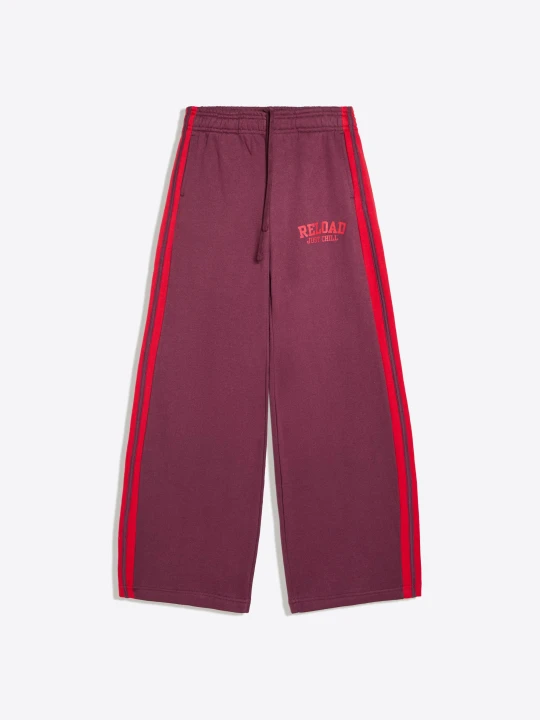 Zdjęcie produktu Bershka Spodnie Z Dzianiny Dresowej O Kroju Wide Leg Z Haftem Kobieta Bordowy