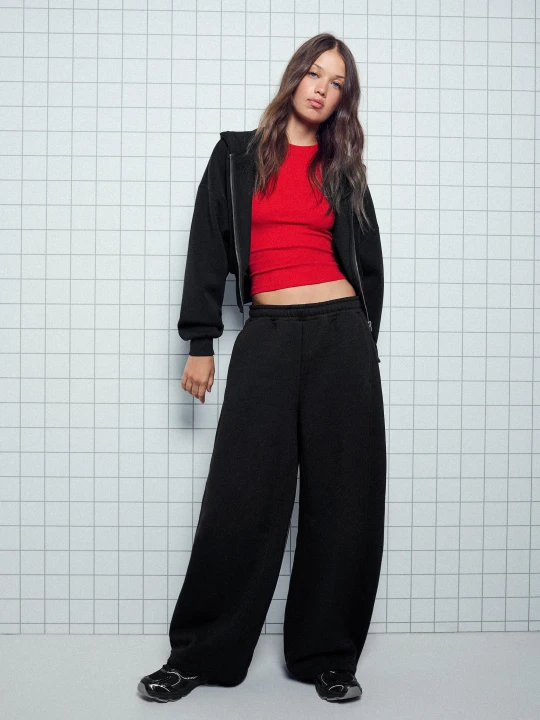 Zdjęcie produktu Bershka Spodnie Z Dzianiny Dresowej Typu Parachute Kobieta Czarny