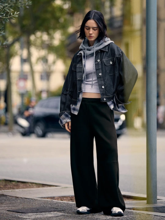 Zdjęcie produktu Bershka Spodnie Z Dzianiny Dresowej Typu Parachute Kobieta Granatowy