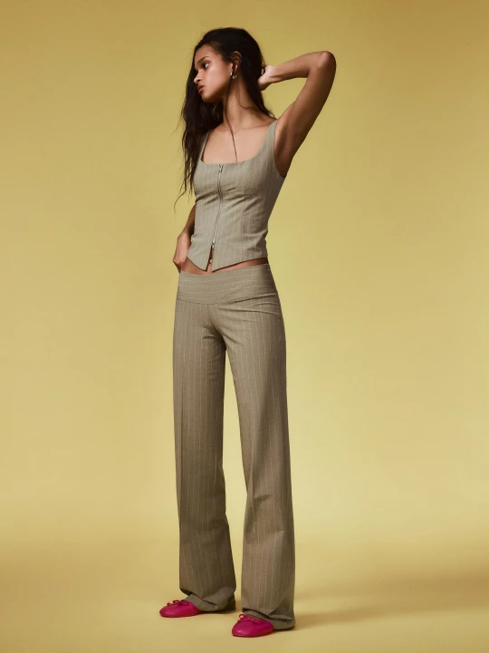 Zdjęcie produktu Bershka Spodnie Z Niskim Stanem I Paskiem Kobieta Khaki