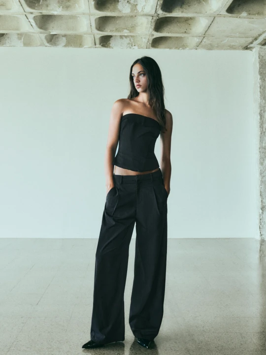 Zdjęcie produktu Bershka Spodnie Z Podwójnymi Zakładkami Kobieta Czarny