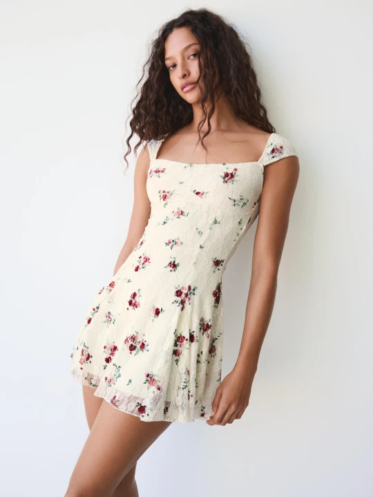 Zdjęcie produktu Bershka Sukienka Mini Z Koronką Blonda I Nadrukiem Kobieta Kremowy