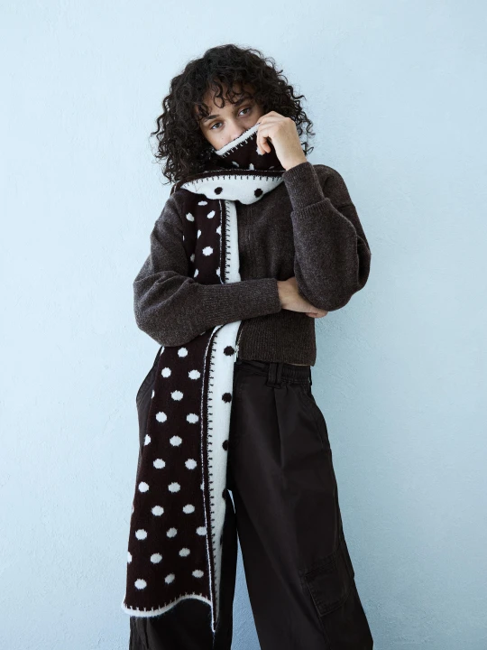 Zdjęcie produktu Bershka Szalik Z Dzianiny W Kropki Kobieta Kremowy