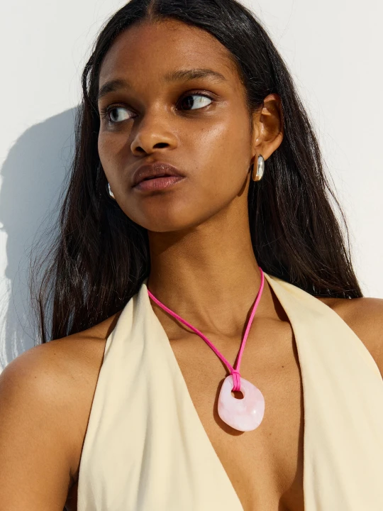 Zdjęcie produktu Bershka Sznurkowy Naszyjnik Z Żywiczną Zawieszką Kobieta Różowy