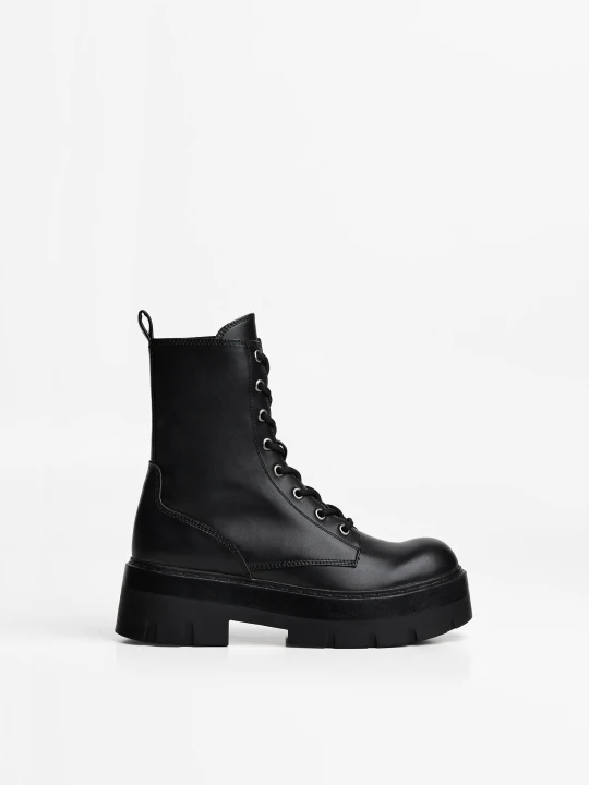 Zdjęcie produktu Bershka Sznurowane Botki Kobieta Czarny