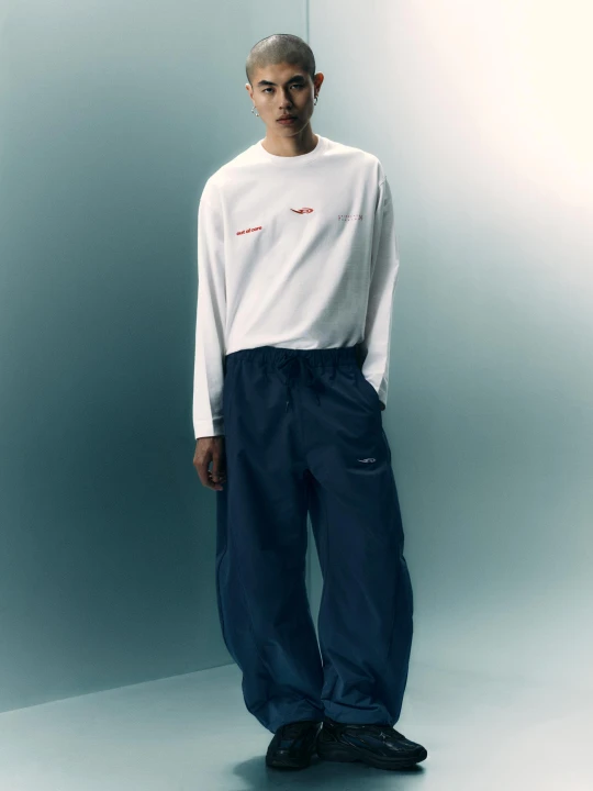 Zdjęcie produktu Bershka Techniczne Spodnie O Kroju Barrel Out Of Core Mężczyzna Ciemnoniebieski