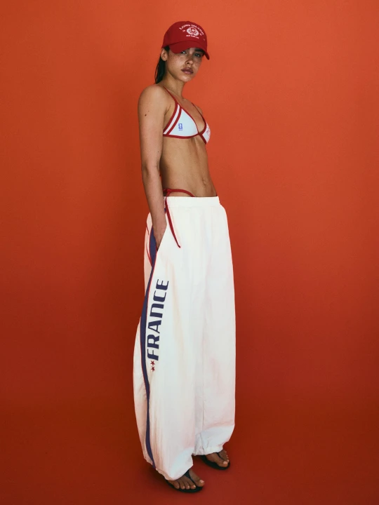 Zdjęcie produktu Bershka Techniczne Spodnie Parachute Francja Fifa World Cup™ Kobieta Biały
