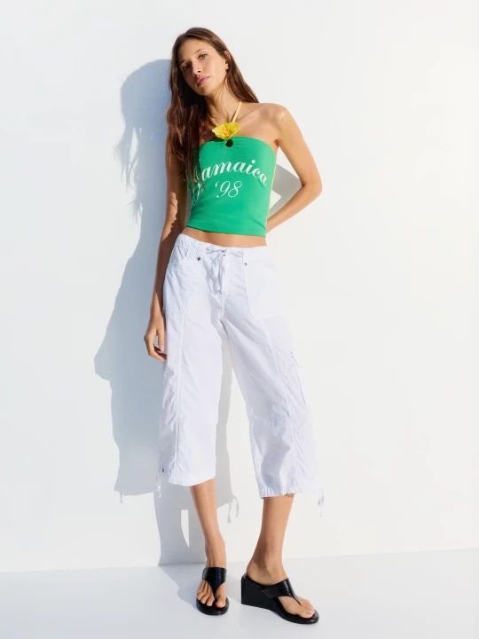 Zdjęcie produktu Bershka Top Halter Z Nadrukiem W Kwiaty Kobieta Zielony