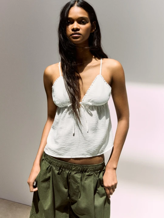 Zdjęcie produktu Bershka Top Na Ramiączkach Z Kokardą Kobieta Biały Złamany