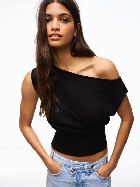 Zdjęcie produktu Bershka Top Z Dzianiny Z Dekoltem W Łódkę Kobieta Czarny