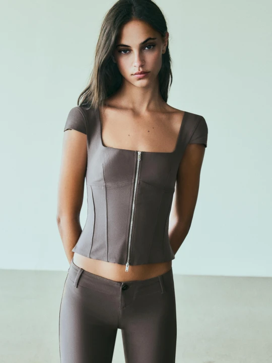Zdjęcie produktu Bershka Top Z Krótkim Rękawem I Zamkiem Błyskawicznym Kobieta Brązowy