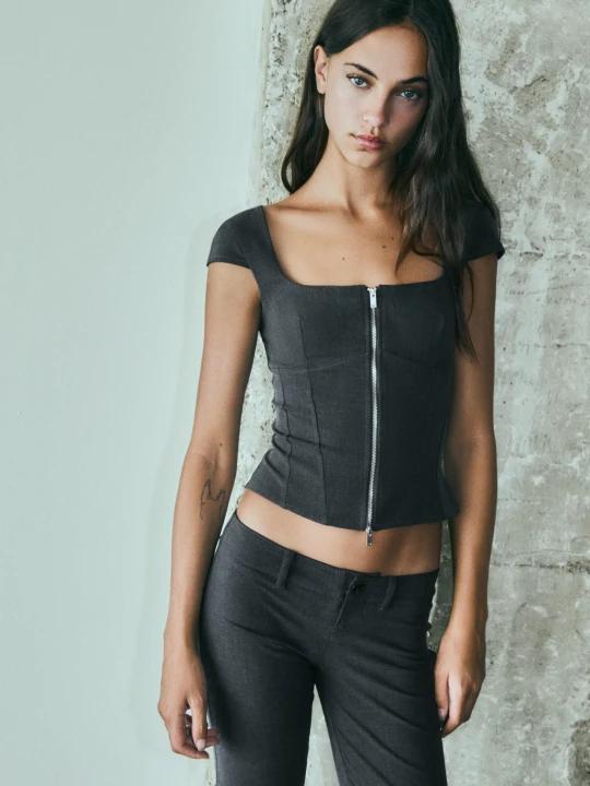 Zdjęcie produktu Bershka Top Z Krótkim Rękawem I Zamkiem Błyskawicznym Kobieta Szary