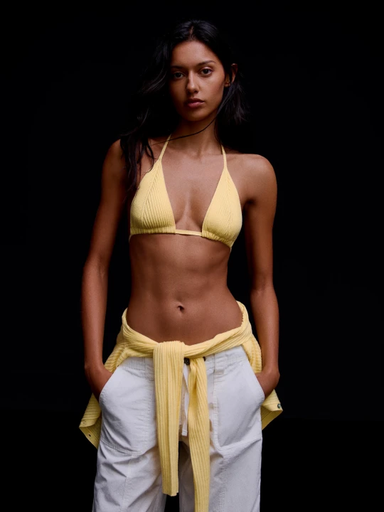 Zdjęcie produktu Bershka Trójkątny Top Od Bikini Kobieta Żółty