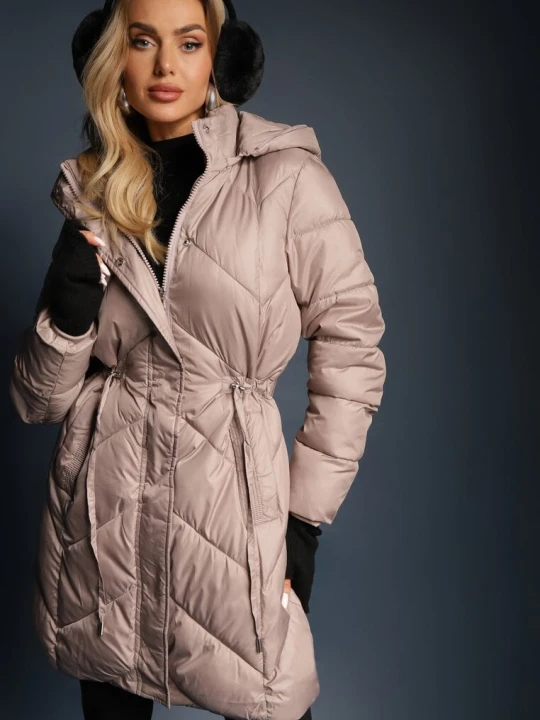Zdjęcie produktu Beżowa Długa Pikowana Kurtka w Stylu Parki z Troczkiem w Pasie i Sztucznym Futerkiem Abelasa Bh Forever