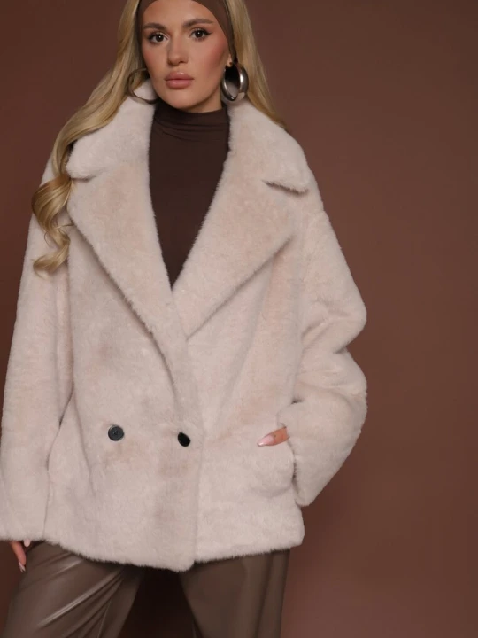Zdjęcie produktu Beżowa Dwurzędowa Kurtka Futerko o Fasonie Oversize Manella Ann Gissy