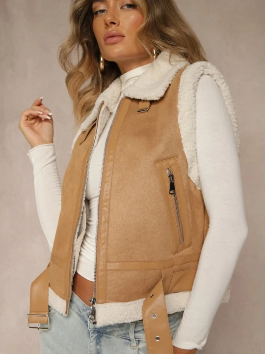 Zdjęcie produktu Beżowa Kamizelka w Rockowym Stylu z Futerkiem w Stylu Baranka i Klamrą Tiofira J.style