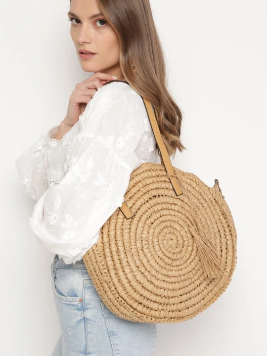 Zdjęcie produktu Beżowa Okrągła Torebka Typu Shopper z Plecionki z Dodatkowym Paskiem Enirta