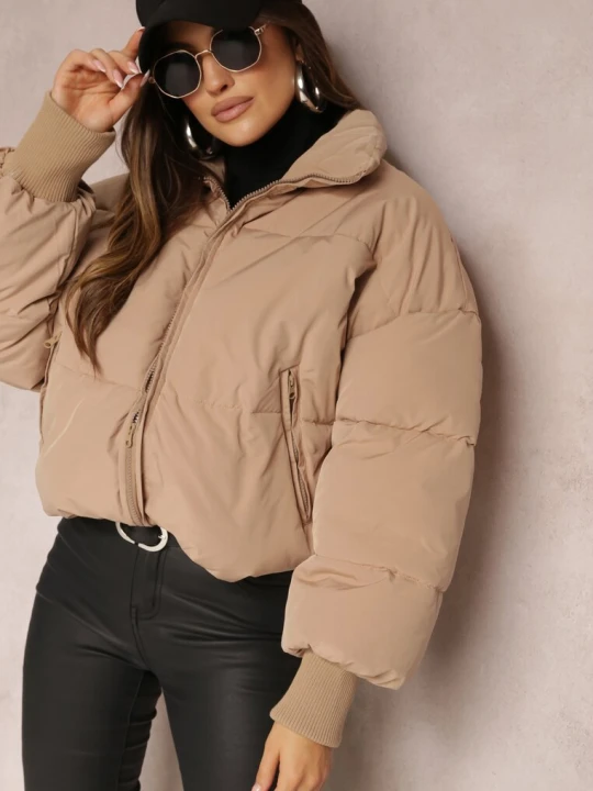 Zdjęcie produktu Beżowa Pudełkowa Kurtka Pikowana o Kroju Oversize Isatti Jus De Pom