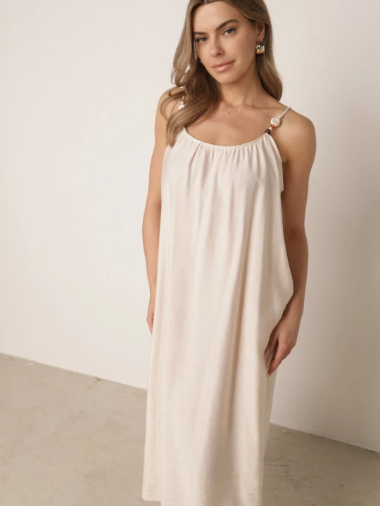 Zdjęcie produktu Beżowa Pudełkowa Sukienka Boho z Wiskozy na Ramiączkach z Ozdobnymi Koralikami Erane J&x