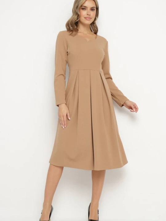 Zdjęcie produktu Beżowa Rozkloszowana Sukienka Wieczorowa ze Szpiczastym Dekoltem Temithiel New Collection
