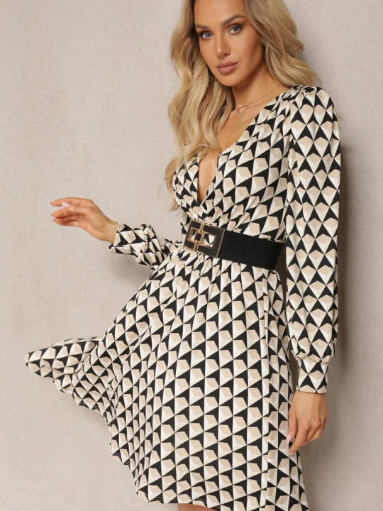 Zdjęcie produktu Beżowa Sukienka Mini w Geometryczny Wzór z Długim Rękawem Ezrie By Swan