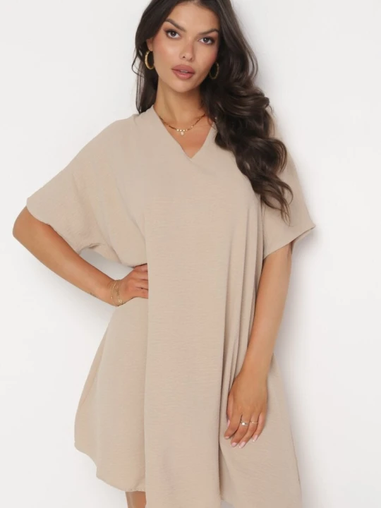 Zdjęcie produktu Beżowa Sukienka o Fasonie Nietoperza z Wiązaniem na Plecach Miken New Collection