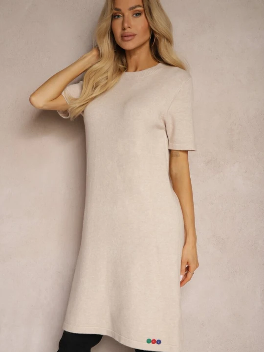 Zdjęcie produktu Beżowa T-shirtowa Sukienka z Wiskozowej Dzianiny z Ozdobnymi Guzikami Narossa Palma