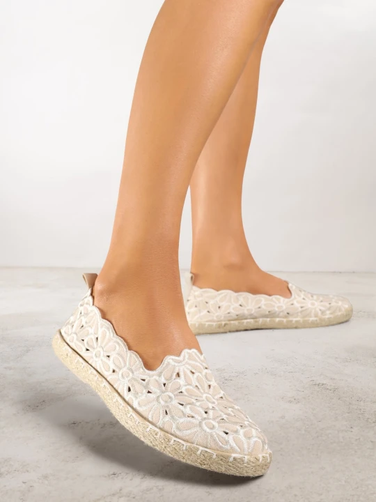 Zdjęcie produktu Beżowe Ażurowe Espadryle Vices w Kwiatowy Wzór z Plecionki Donavia