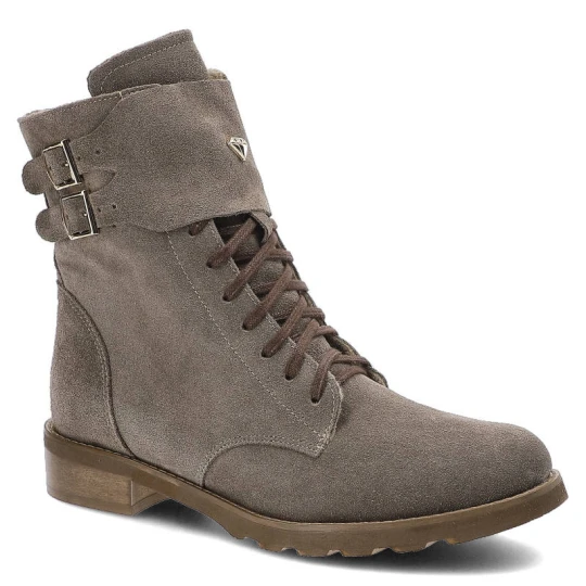 Zdjęcie produktu Botki damskie Pro-Moda, zamszowa cholewka o naturalnej fakturze klasyczne sznurowanie z metalowymi klamrami stabilna podeszwa, beżowe, 2682