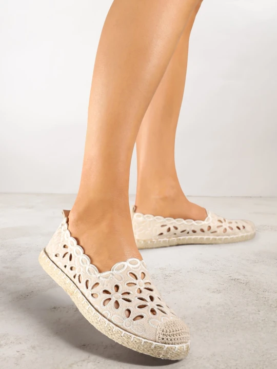 Zdjęcie produktu Beżowe Espadryle Vices Ozdobione Ażurowym Wzorem i Ozdobną Plecionką Arivosa
