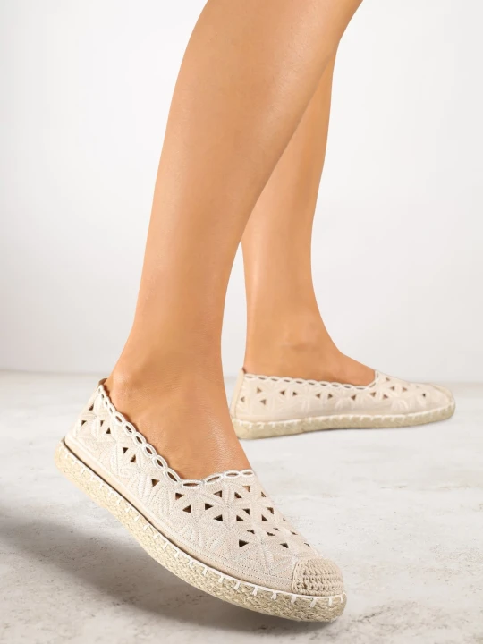 Zdjęcie produktu Beżowe Espadryle Vices z Ażurową Cholewką i Plecionym Sznurkiem Arivoni