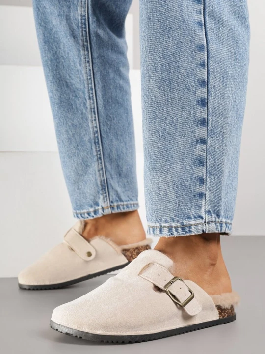 Zdjęcie produktu Beżowe Kapcie Chodaki na Korkowej Podeszwie z Paskiem i Klamrą Aponella Shoes