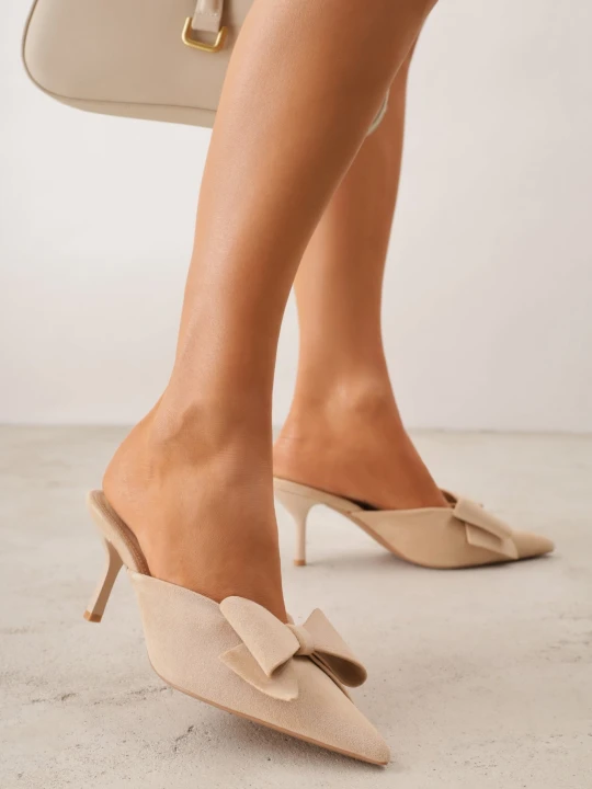 Zdjęcie produktu Beżowe Klapki Mule na Szpilce z Kokardką Kimoseis C&l Fashion