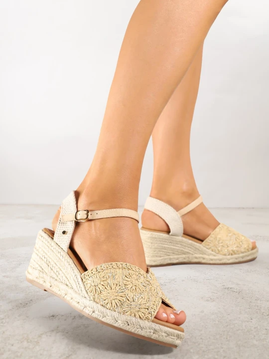 Zdjęcie produktu Beżowe Sandały na Plecionym Koturnie Vices w Stylu Boho Fililuna