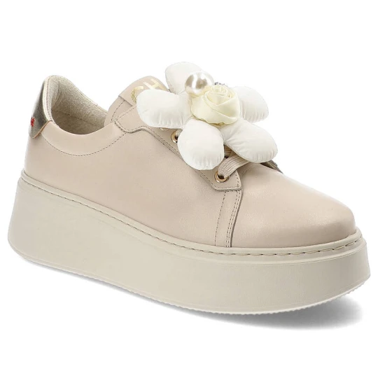 Zdjęcie produktu Beżowe Sneakersy Chebello Modne Obuwie Z Ozdobnym Kwiatem