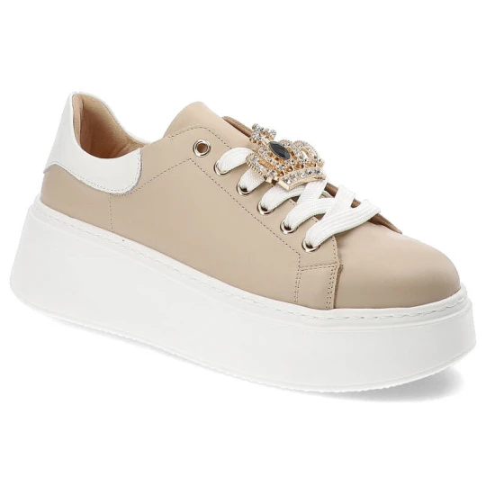 Zdjęcie produktu Beżowe Sneakersy Damiss Modne Obuwie Damskie Z Elegancką Broszką biały