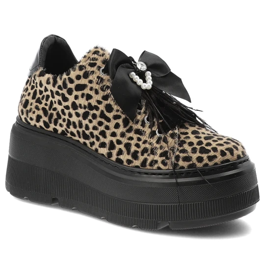 Zdjęcie produktu Sneakersy damskie Karino, skórzane w panterkę na wysokiej platformie z kokardą z okrągłym noskiem, beżowo-czarne naplak, 5726-043-P