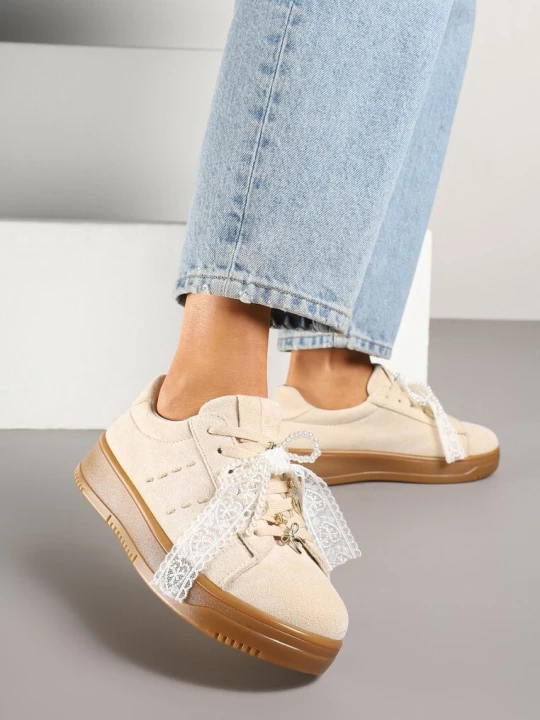 Zdjęcie produktu Beżowe Sneakersy na Niskiej Platformie z Aplikacjami i Kokardkami Divienne Ideal