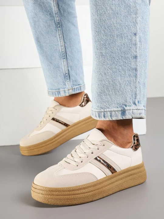 Zdjęcie produktu Beżowe Sneakersy na Platformie w Stylu Kultowych Tenisówek Ozdobione Wzorem w Panterkę Gonoriel Joalice Paris