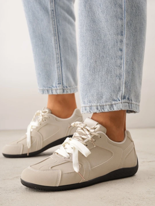 Zdjęcie produktu Beżowe Sneakersy Ozdobione Przeszyciami i Podwójnym Sznurowaniem Coraera Kang You