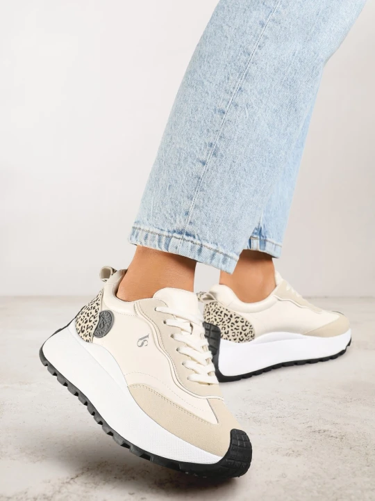 Zdjęcie produktu Beżowe Sneakersy Vices na Grubej Podeszwie z Motywem Panterki i Naszywką Selarisa