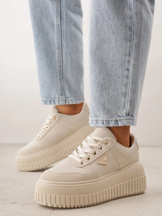 Zdjęcie produktu Beżowe Sneakersy VICES na Grubej Podeszwie z Tłoczeniami Zdobione Aplikacją Cezara