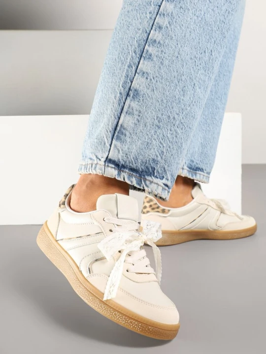 Zdjęcie produktu Beżowe Sneakersy w Stylu Klasycznych Tenisówek z Odpinaną Kokardką Korimarela