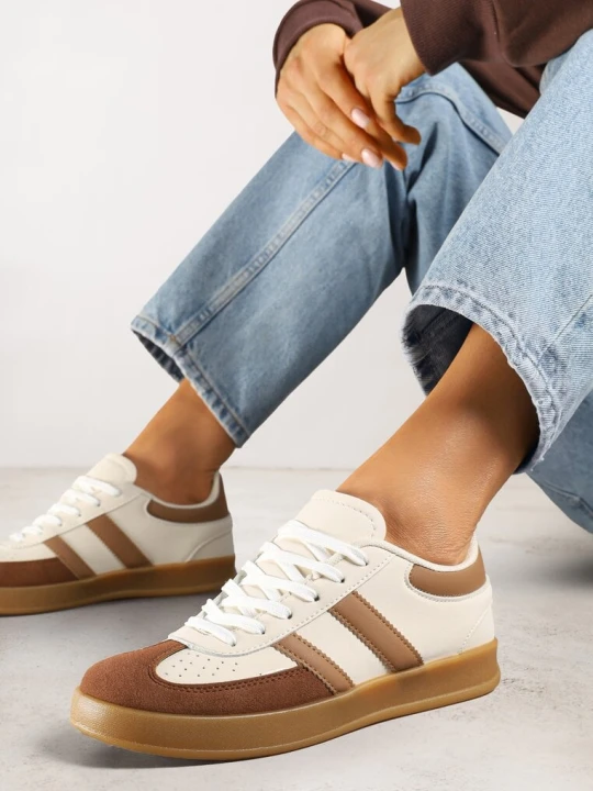 Zdjęcie produktu Beżowo-Białe Sneakersy w Stylu Klasycznych Tenisówek Zdobione Przeszyciami Ivelfia Gowin